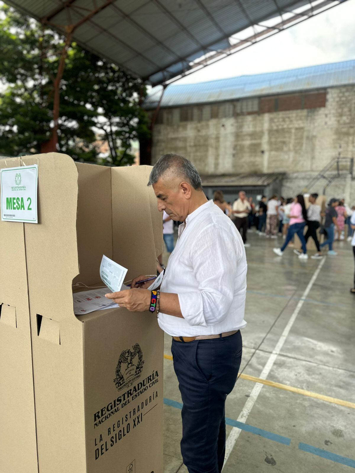 Ferney Lozano, candidato a la Gobernación del Valle del Cauca, también informó que en la mañana de este domingo ejerció su derecho al voto.