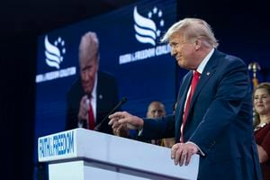 El expresidente Donald Trump pronuncia un discurso ante la Conferencia de la Coalicíon Fe y Libertad en Washington, el sábado 24 de junio de 2023. (AP Foto/Jose Luis Magana)