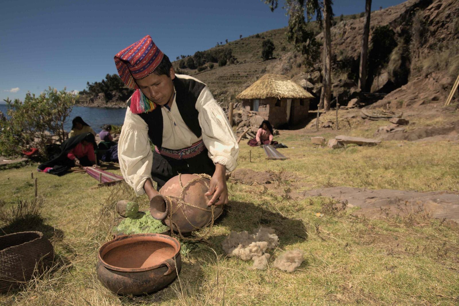 El quechua y el aymara son sus dos  principales culturas nativas en Perú.