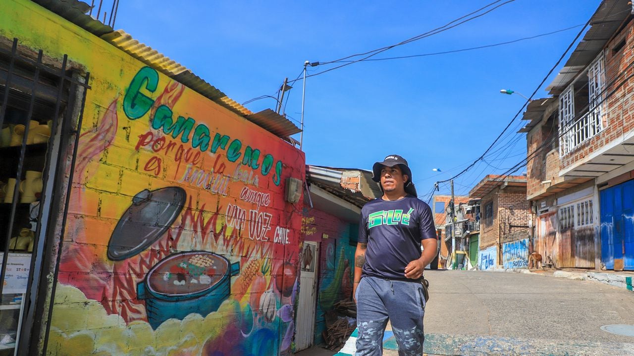 Ricardo Sánchez, a quien todos en Siloé conocen como ‘Richie’, es guía turístico y líder social de la Comuna 20. Richie es el director del colectivo Trepatón a Siloé, uno de los grupos de jóvenes que realizan rutas turísticas en la ladera.
