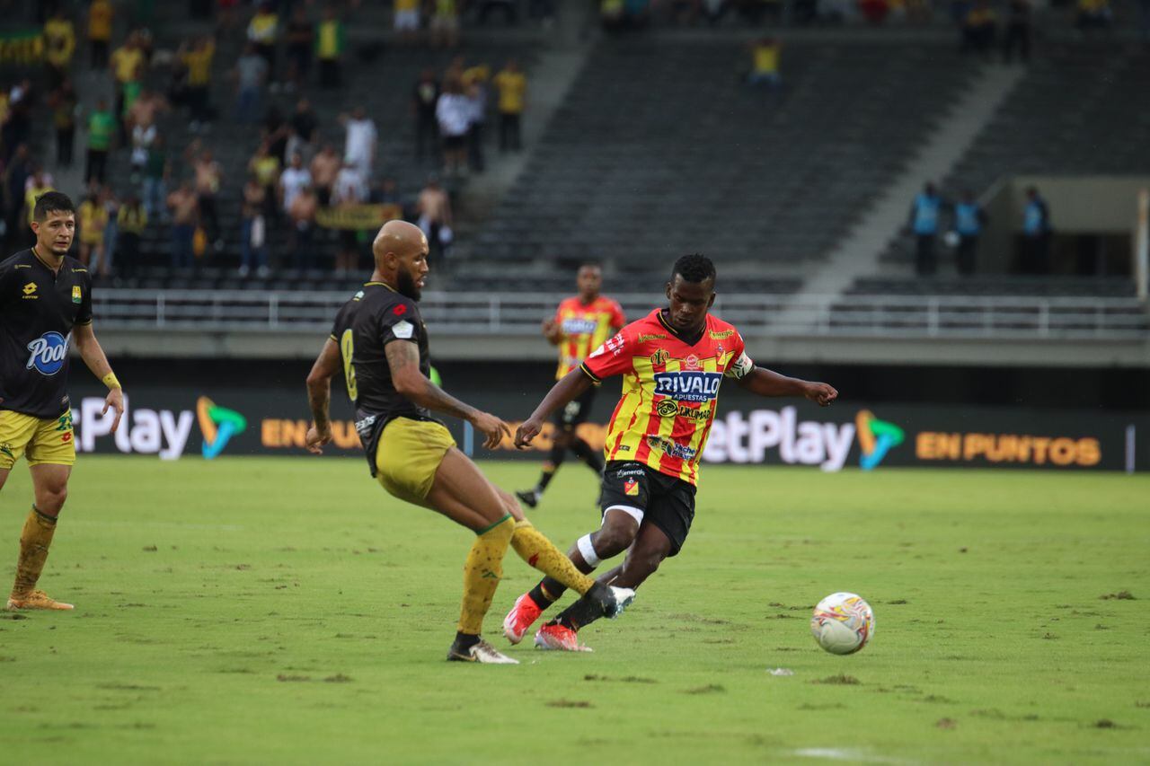 Imagen del partido entre Deportivo Pereira y Atlético Bucaramanga por la fecha 1 del Grupo A de los cuadrangulares del primer semestre de la Liga colombiana 2024.