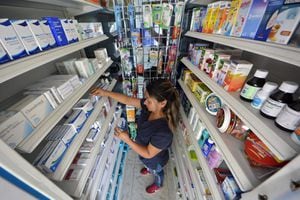 “Las droguerías de la ciudad no enfrentan un desabastecimiento de medicamentos”, según Michel Maya, líder gremial del sector de las farmacias retail.