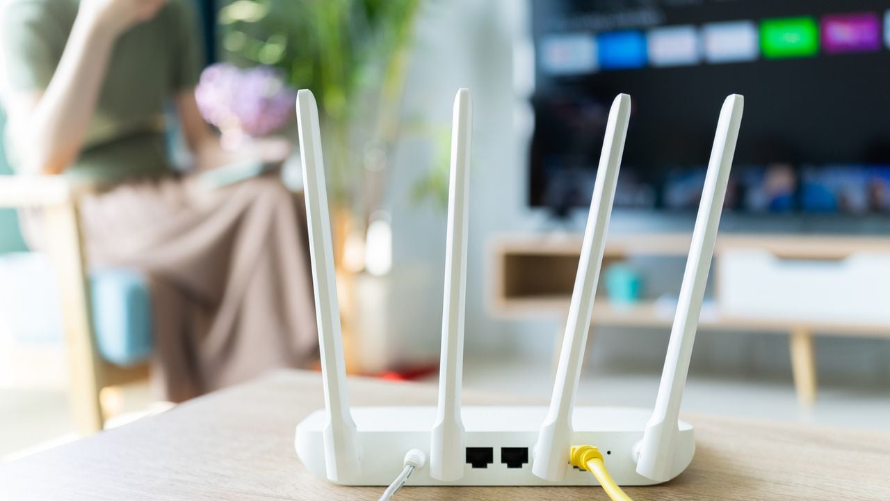 ¿Sabían ustedes que la proximidad del router WiFi al televisor podría estar generando interferencias electromagnéticas?