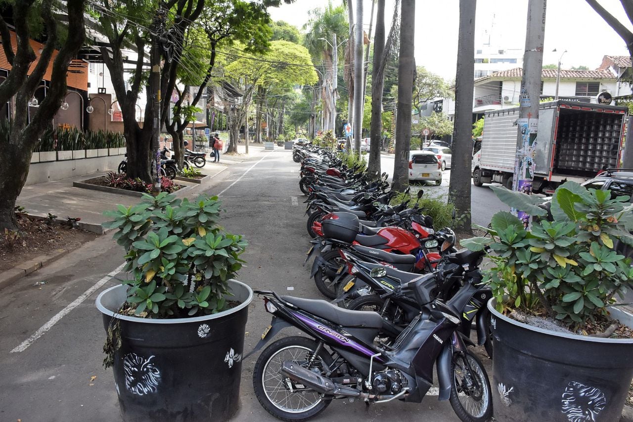 Actualmente este bulevar es usado más que todo para el parqueo inadecuado de motos.
