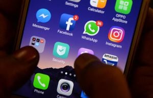 Facebook, WhatsApp, Instagram, Messenger y Oculus, aplicaciones propiedad de Facebook Inc, presentaron problemas de conectividad desde la mañana de este lunes.