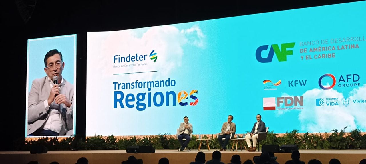 En el evento de Transformando regiones Findeter se realizó el foro de Ciudades inteligentes: el futuro de los municipios en Colombia.
