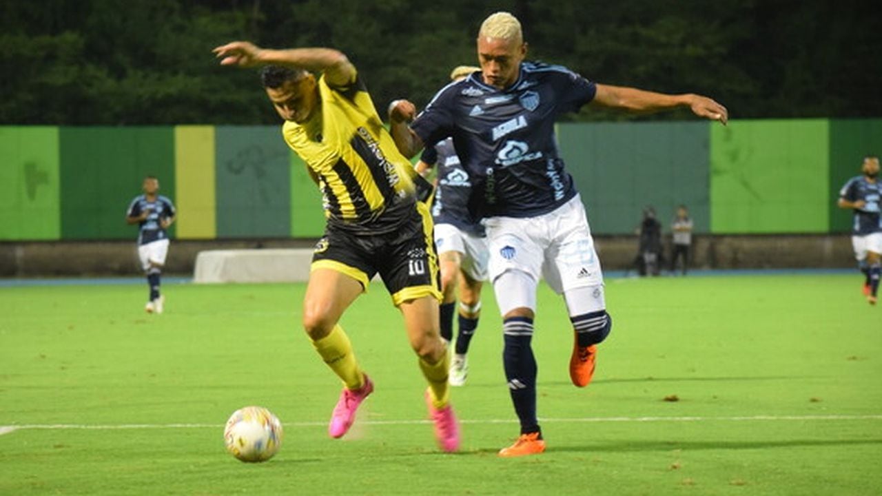 Imágenes del partido entre Alianza Petrolera y Junior de Barranquilla que terminó en goleada 1-5 a favor del 'tiburón'