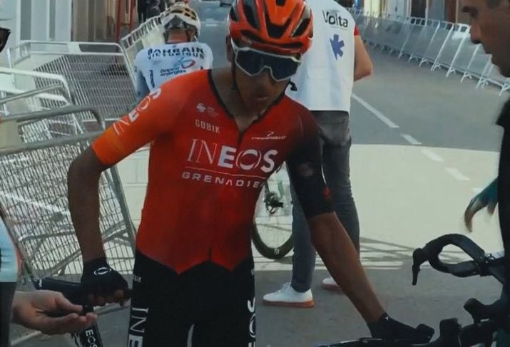 Egan Bernal sufrió una caída en la etapa 1 de la Vuelta a Cataluña