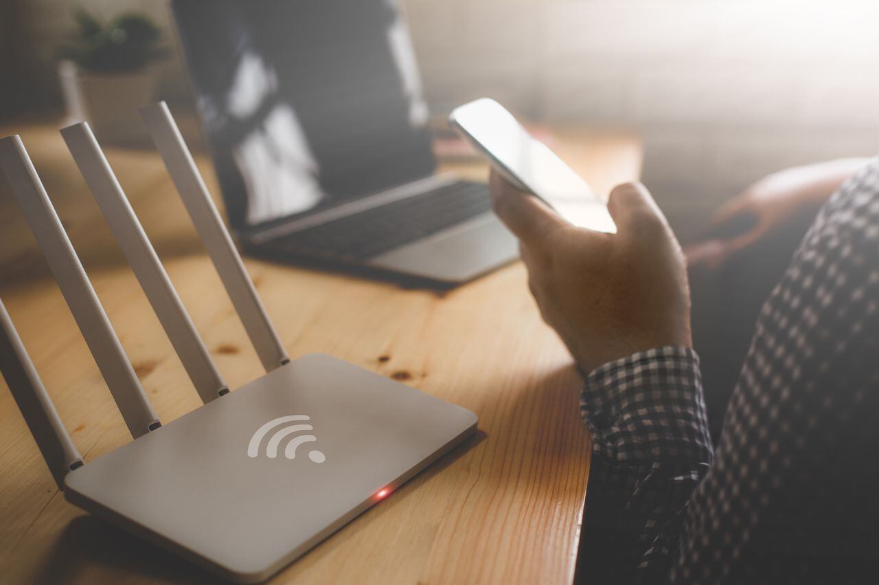 Descubra cómo puede dar nueva vida a su router Wi-Fi antiguo convirtiéndolo en un repetidor y disfrute de una mejor cobertura inalámbrica en su hogar.