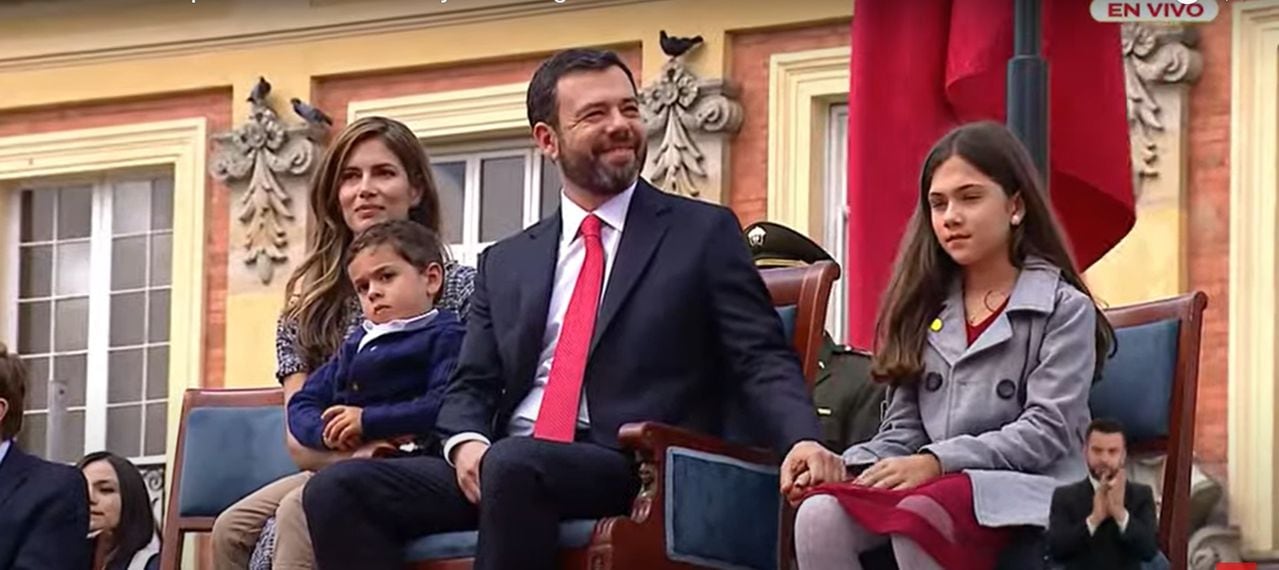 Carlos Fernando Galán y su familia en la toma de posesión como alcalde de Bogotá.