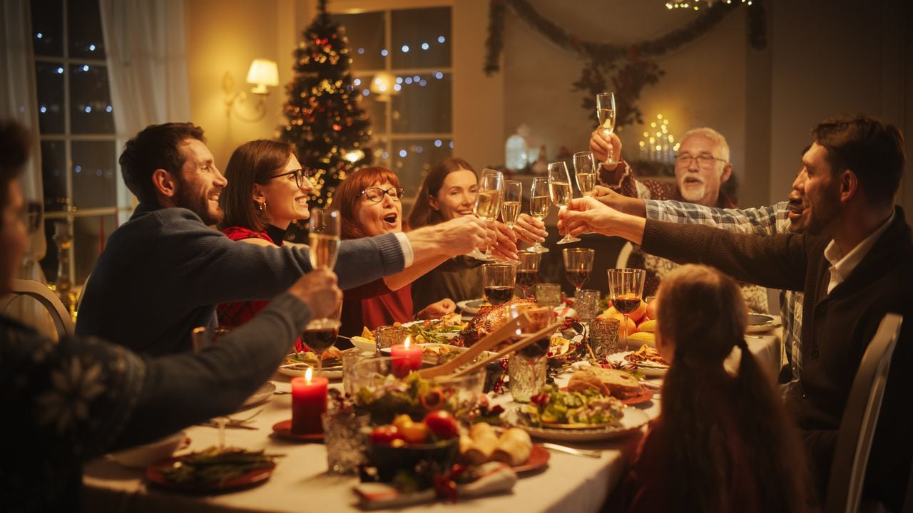 Es muy importante la ubicación de cada uno de los objetos en la mesa donde se realizará la cena de Navidad.