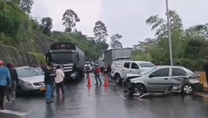 El accidente involucró varios vehículos.