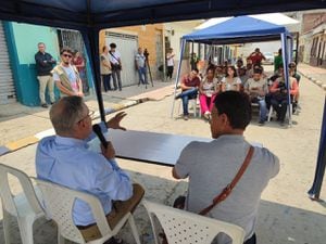El ministro de Justicia, Néstor Osuna, socializa la Política Nacional de Drogas en el barrio Sucre de Cali.