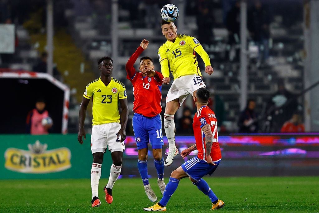 SANTIAGO, CHILE - SEPTEMBER 12: Matheus Uribe of Colombia jumps for the ball with Alexis Sanchez of Chile during a FIFA World Cup 2026 Qualifier match between Chile and Colombia at Estadio Monumental David Arellano on September 12, 2023 in Santiago, Chile. (Photo by Marcelo Hernandez/Getty Images)