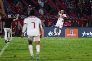 Michael Barrios celebrando su gol frente a Medellín