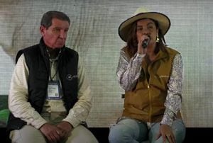 De izq. a der. José Félix Lafaurie, presidente ejecutivo de la Federación Colombiana de Ganaderos (Fedegán); y la Ministra de Agricultura, Jhénifer Mojica.