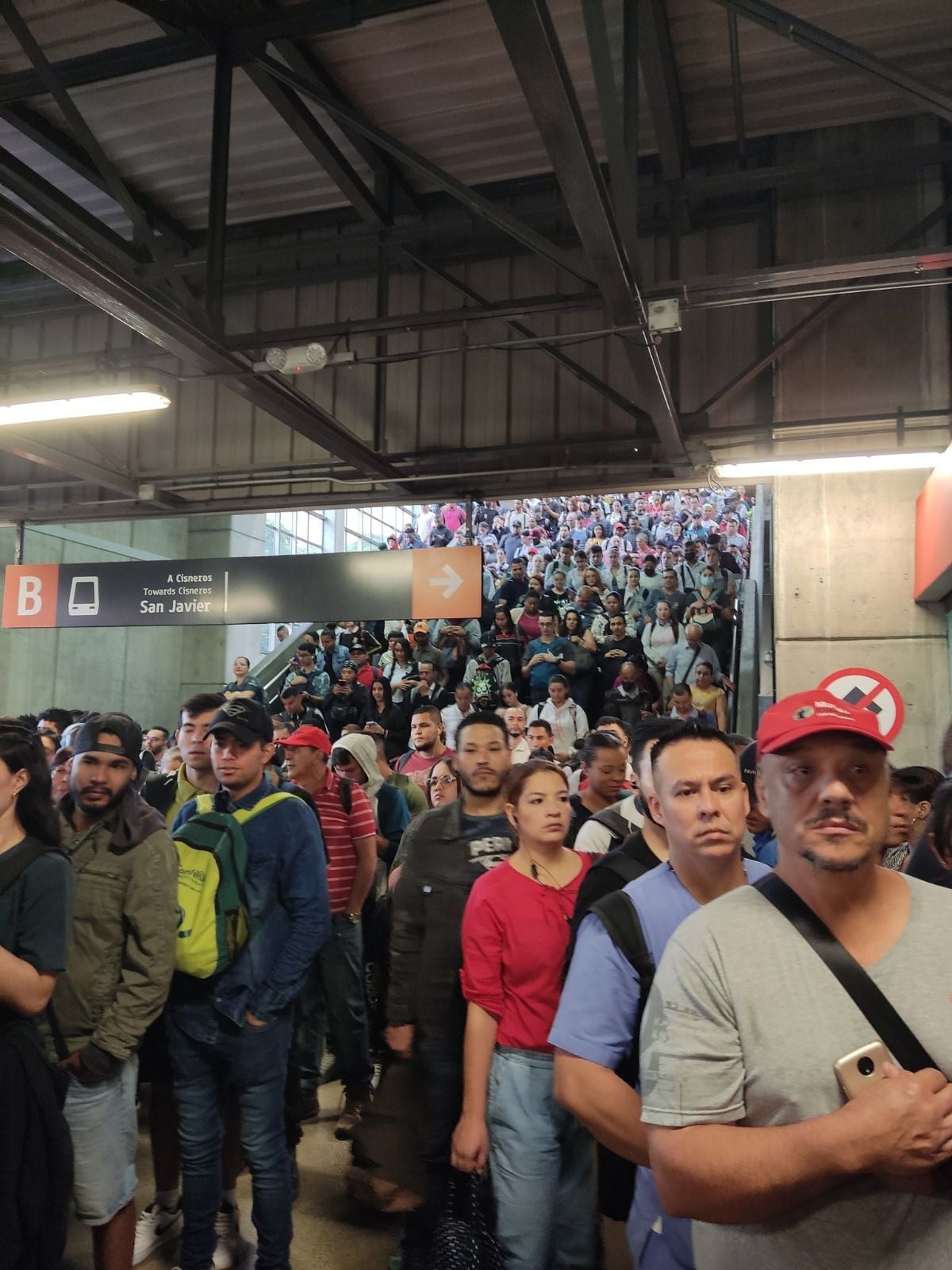 Se generaron grandes congestiones en el Metro de Medellín.