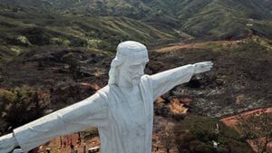 Vista aérea del daño ambiental que dejó el incendio en el cerro de Cristo Rey.