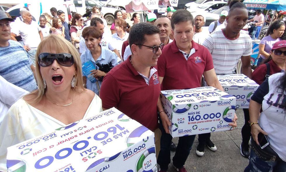En junio, Wilson Ruiz entregó 160.000 firmas a la Registraduría para avalar su candidatura a la Alcaldía de Cali