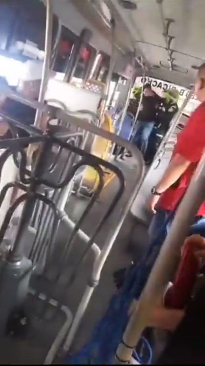 Detenido dentro de un bus tras presuntamente asesinar a un hombre en el centro de de Medellín