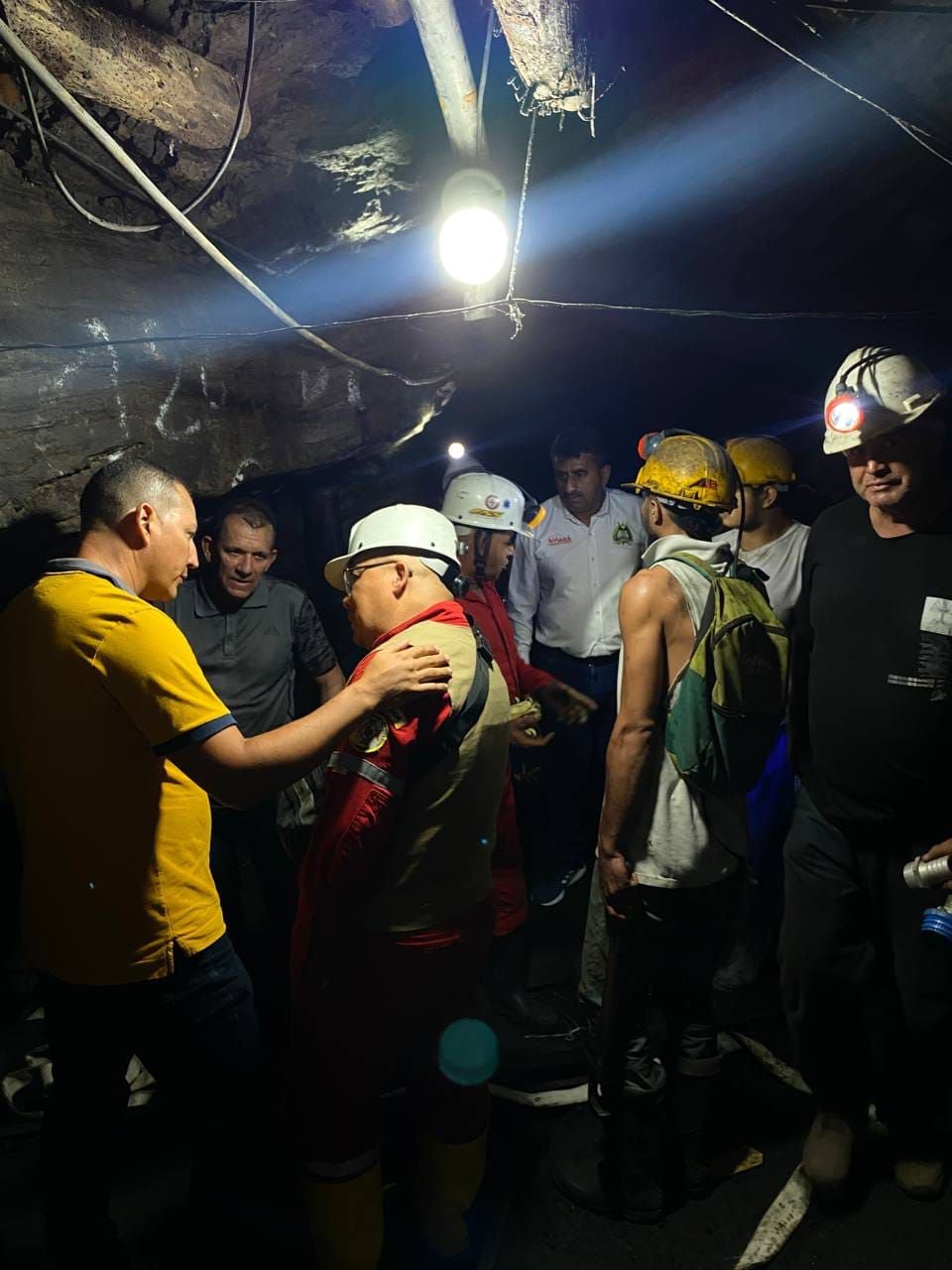 Personal de Salvamento Mineros y de Bomberos de Amagá, adelantan las labores de rescate