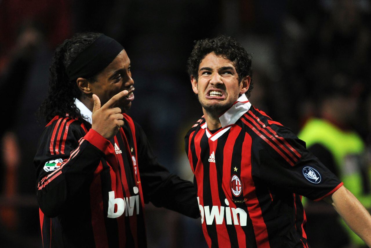 Alexandre Pato con Ronaldinho en el Milan.