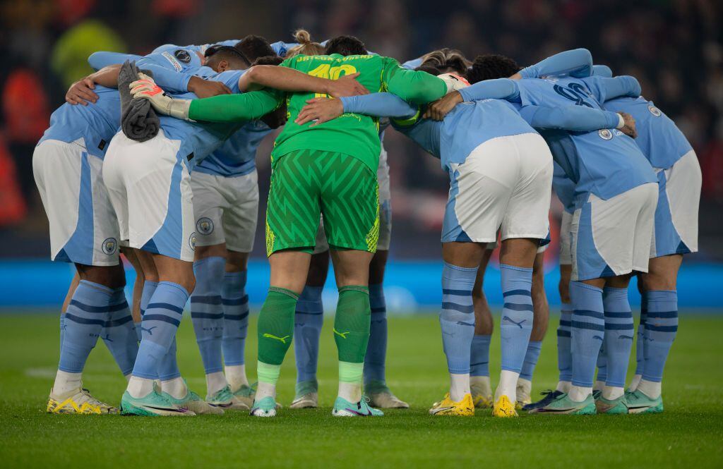 MANCHESTER, ENGLAND - NOVEMBER 28:  Manchester City players form a huddle prior to the UEFA Champions League match between Manchester City and RB Leipzig at Etihad Stadium on November 28, 2023 in Manchester, England. (Photo by Visionhaus/Getty Images)