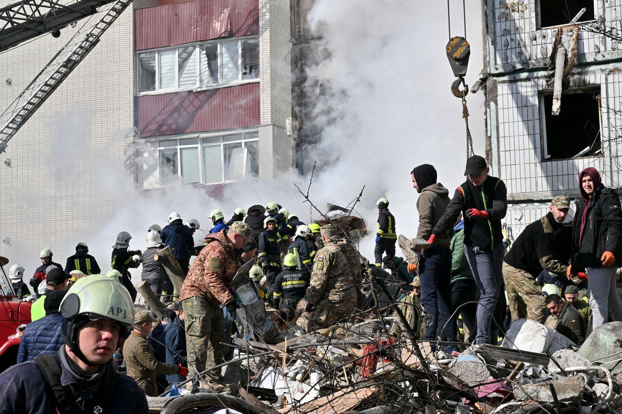 Nuevo ataque ruso en Ucrania, dejó varias personas muertas y decenas de heridos. Foto: AFP