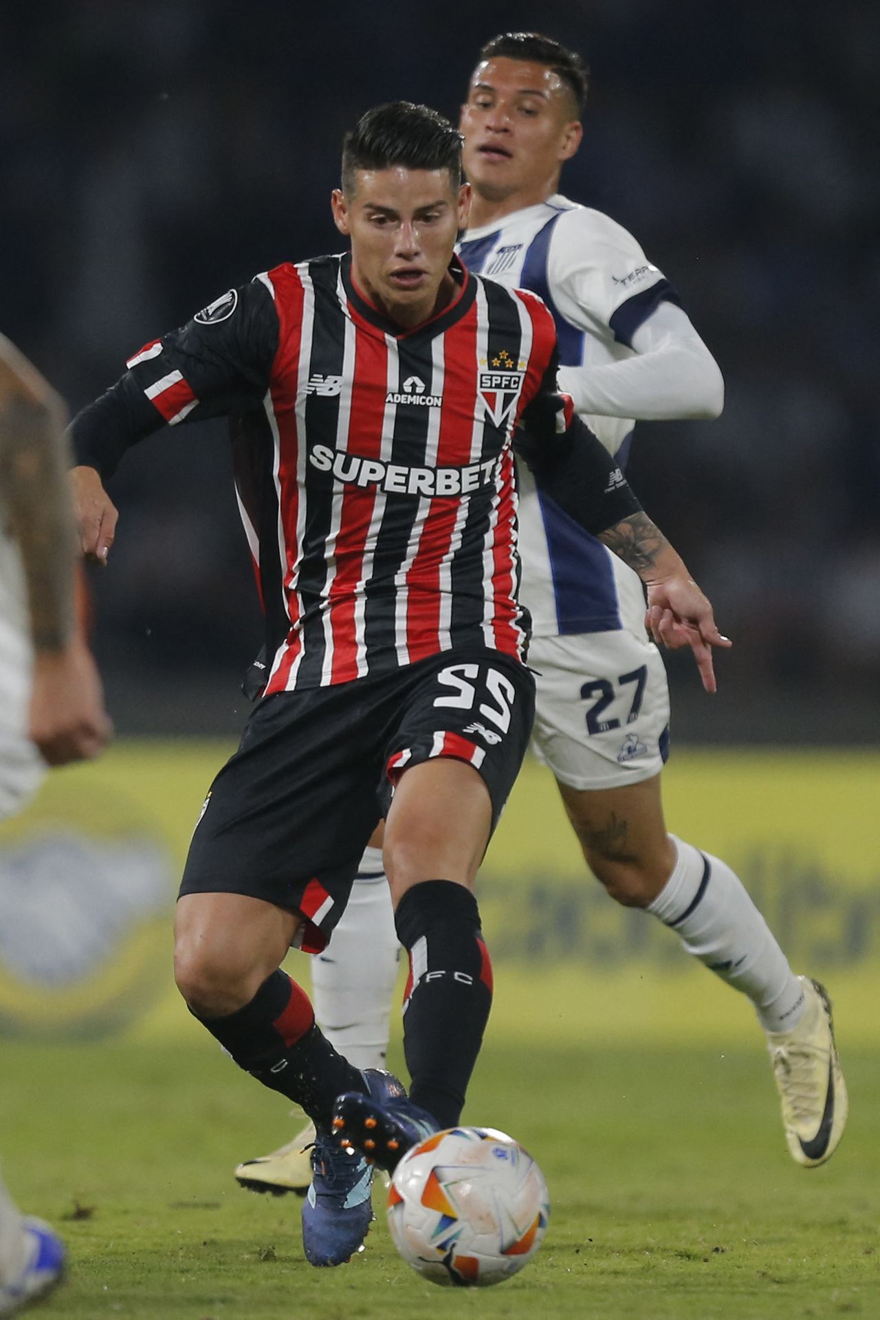 Sao Paulo's Colombian midfielder James Rodriguez controls the ball during the Copa Libertadores group stage first leg football match between Argentina's Talleres and Brazil's Sao Paulo at the Mario Alberto Kempes Stadium in Cordoba, Argentina, on April 4, 2024. (Photo by Diego Lima / AFP)