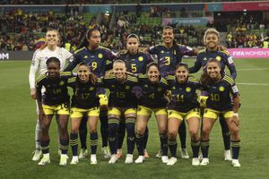 La selección de Colombia posa para la foto oficial antes del partido de fútbol de los octavos de final de la Copa Mundial Femenina entre Jamaica y Colombia en Melbourne, Australia, el martes 8 de agosto de 2023. (Foto AP/Hamish Blair)