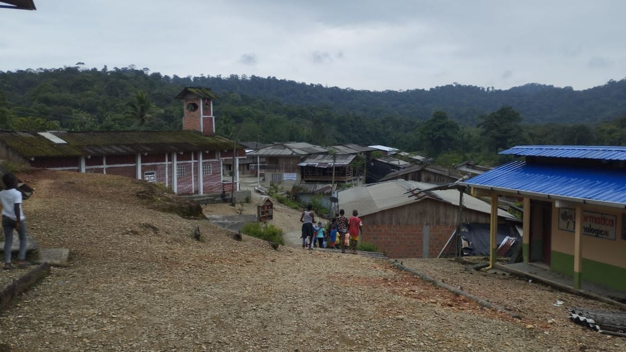 La acción de grupos armados ilegales en la zona rural de Buenaventura, Valle del Cauca, ha generado el desplazamiento y confinamiento de varias comunidades, lo que no ha permitido la movilización de sus habitantes para realizar sus actividades.