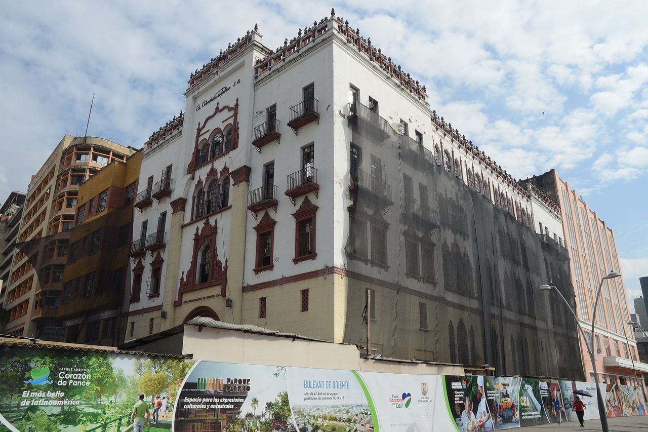 Cali: Obras del edificio Coltabacos en el bulevar del río. Foto José L Guzmán Junio 2-23. El País