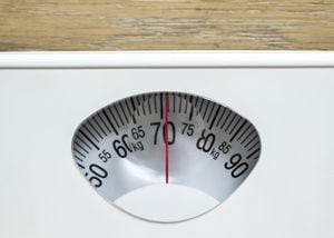 Esta patología se cataloga cuando el límite de la masa corporal de una persona (teniendo en cuenta el peso y su estatura) está por encima del 30%