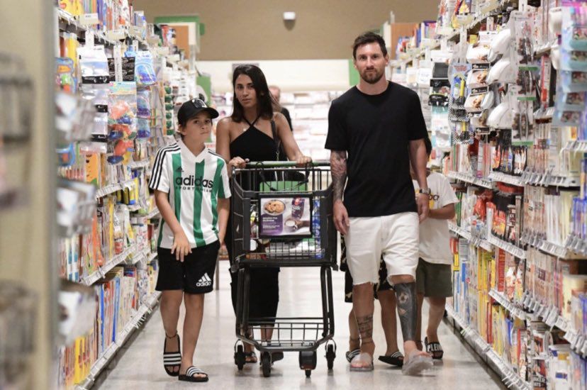 Lionel Messi de compras con su familia en Estados Unidos.