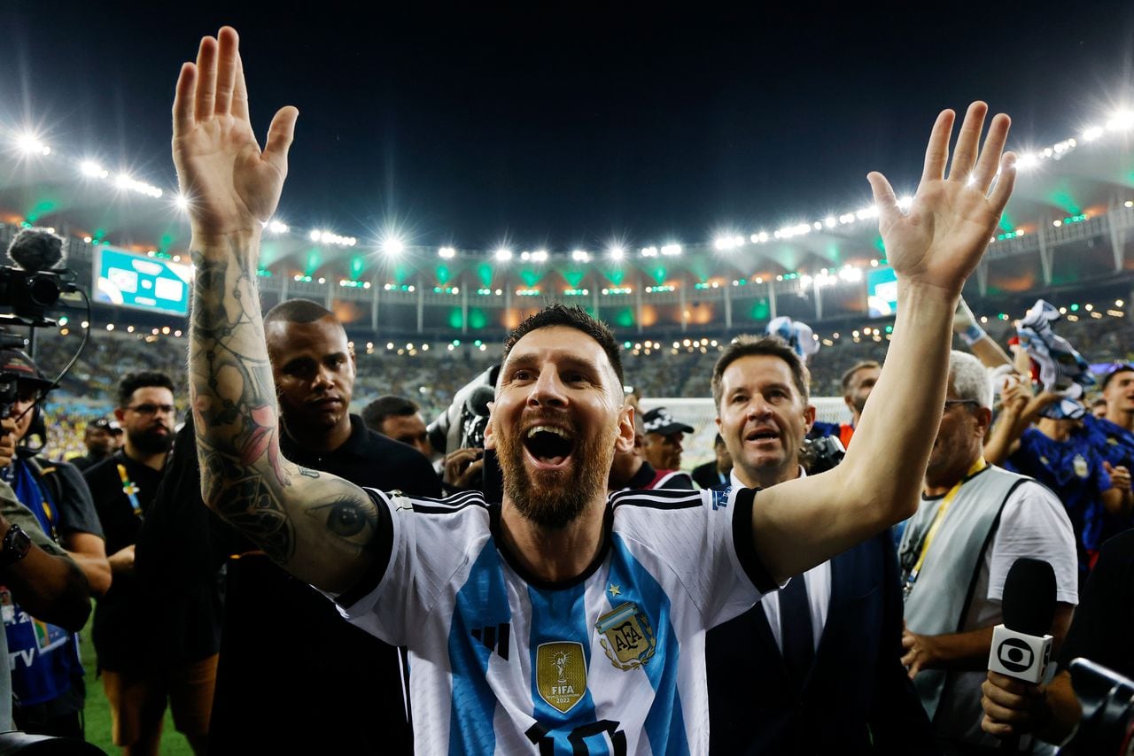 Messi celebrando el triunfo de Argentina sobre Brasil por eliminatorias.