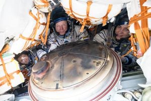 El regreso a la Tierra de los tres astronautas internacionales es un recordatorio del compromiso y la dedicación necesarios para alcanzar el éxito en la exploración del espacio.
