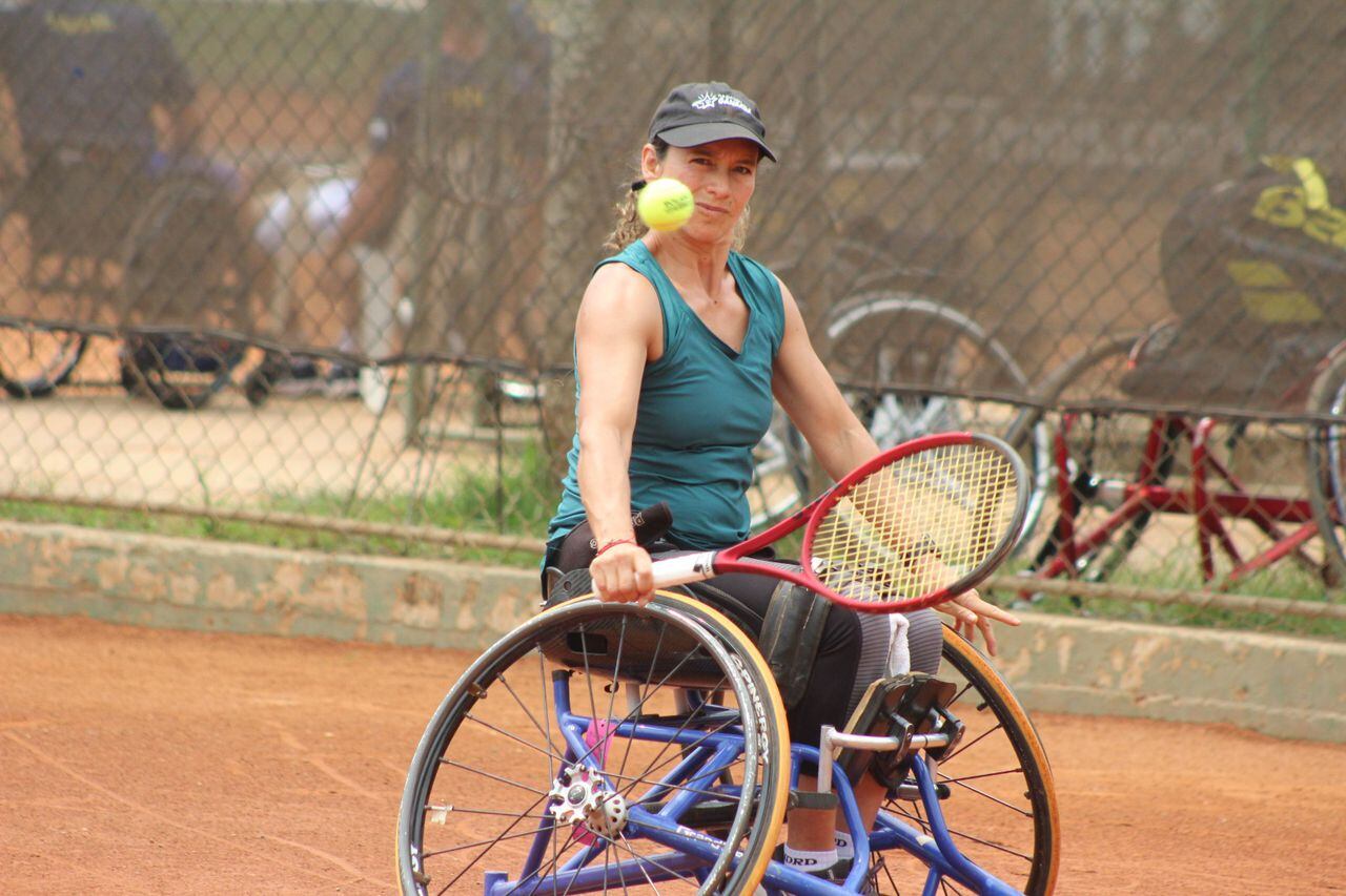 Johana Martínez, tenista colombiana en la especialidad de silla de ruedas.