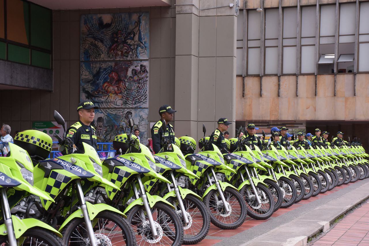 60 motocicletas y 1200 chalecos blindados para la policía Valle y para la metropolitana de Cali por parte de la gobernadora Clara Luz Roldán