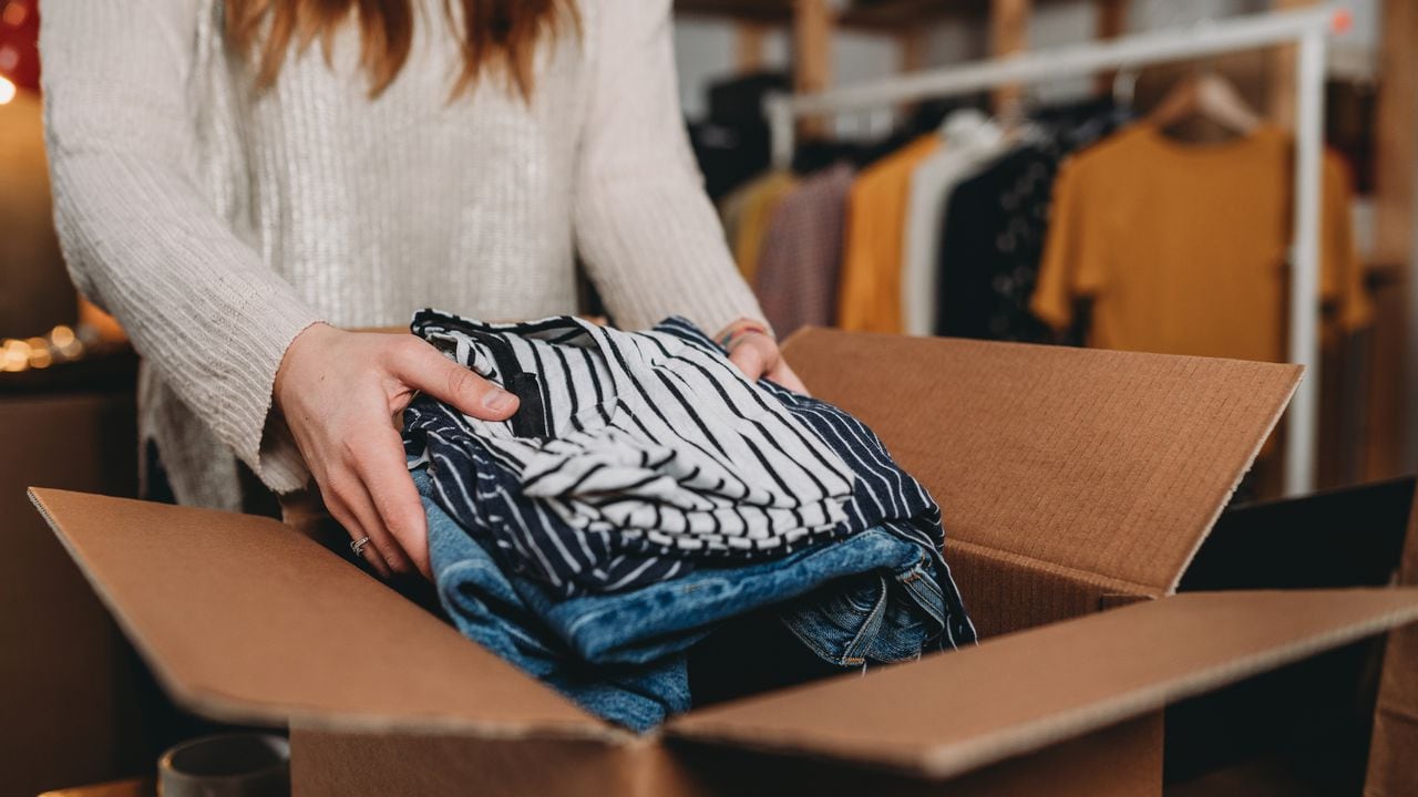 Tiene el closet lleno? Conozca cómo funciona el exitoso negocio de la venta  de ropa usada en Colombia