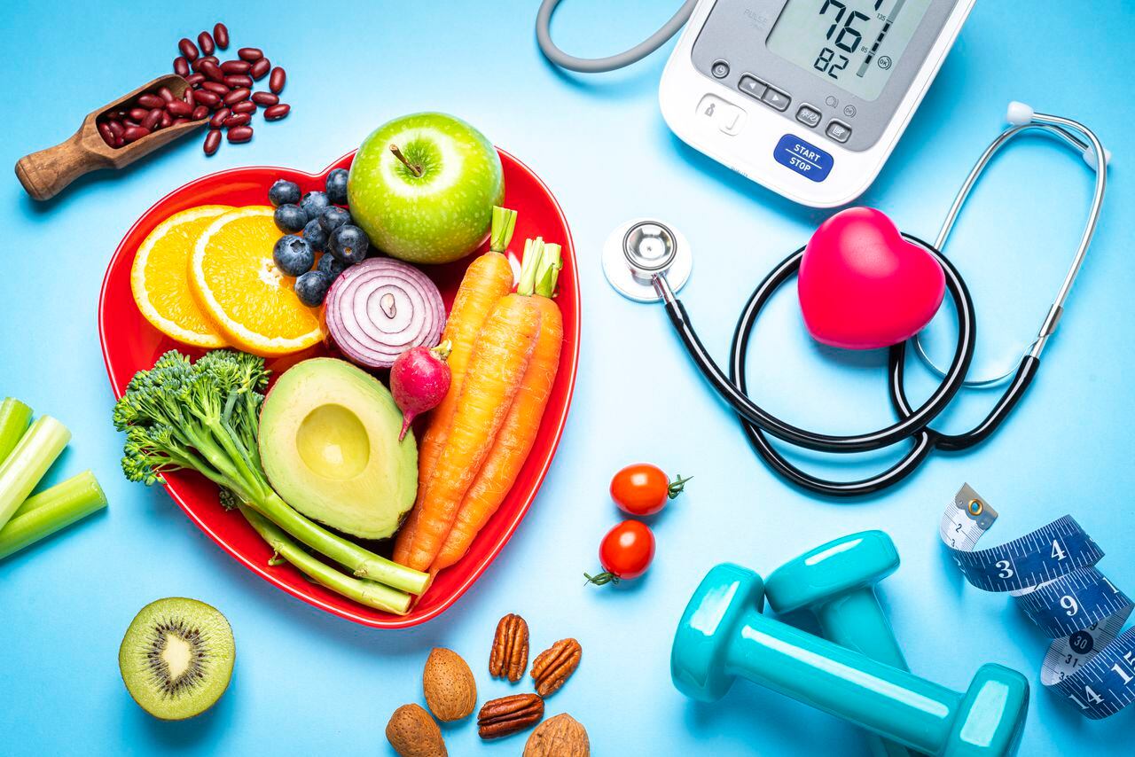 Corazón, salud cardiovascular, enfermedad cardiaca, enfermedad cardiovascular, colesterol, triglicéridos, comida saludable, vida sana, alimentos, frutas, verduras.