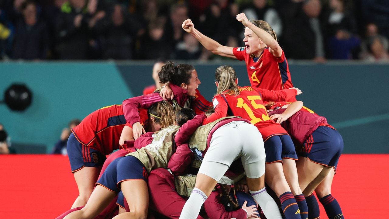 En un cierre electrizante de partido, España venció a Suecia y se clasificó a la final del Mundial femenino.