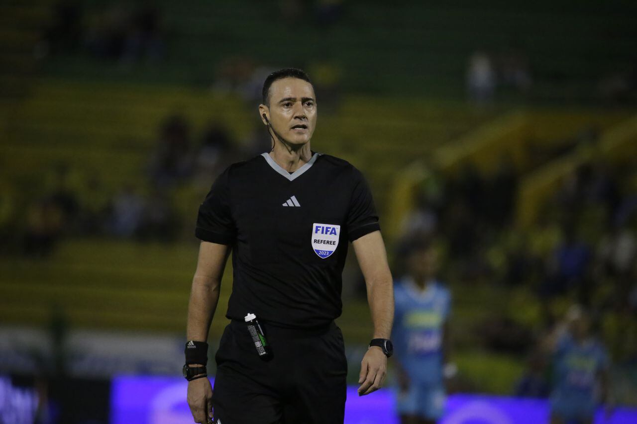 Wilmar Roldán, uno de los árbitros más reconocidos del país.
