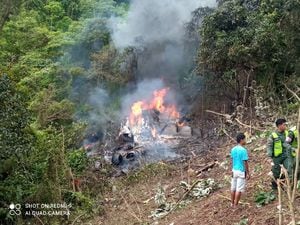 Un avión de la Fuerza Armada Nacional Bolivariana (Fanb) se accidentó este domingo cuando realizaba   maniobras de práctica para las actividades del Día de la Independencia prevista para este martes 5 de julio.