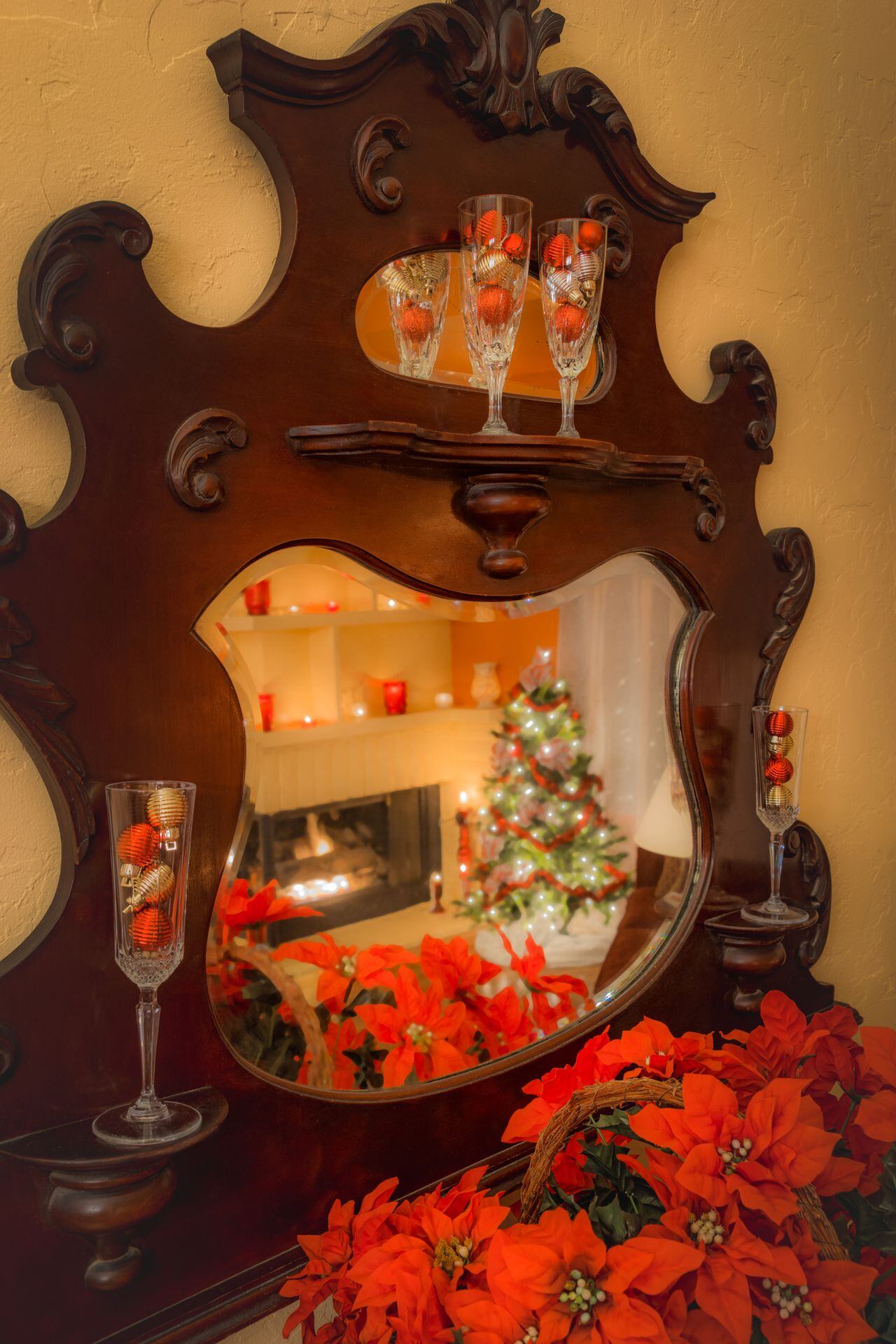 Magia instantánea: Transforme su espejo en el foco de la decoración navideña con este sencillo adorno exprés.