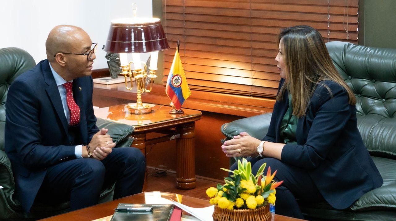 Entrega Acto administrativo del Presidente de la Corte Gerson Chaverra a la Nueva Fiscal General de la Nación, Luz Adriana Camargo