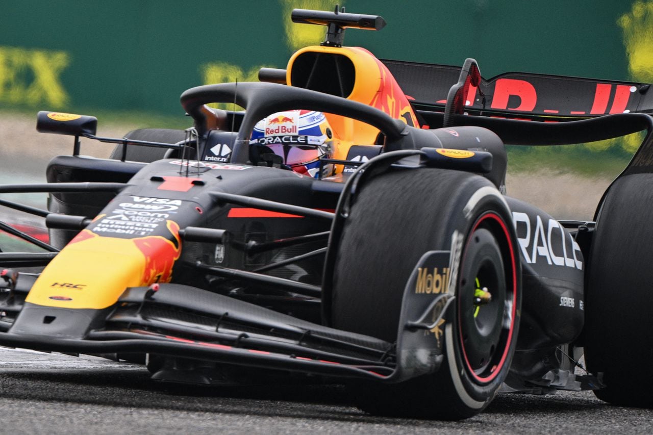 El piloto holandés de Red Bull Racing, Max Verstappen, conduce durante el Gran Premio de China de Fórmula Uno en el Circuito Internacional de Shanghai.