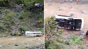 El bus rodó por un abismo en la vía de Buenaventura