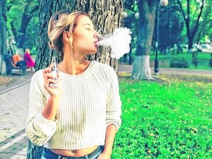 La tendencia de universitarios y colegiales colombianos es usar vapeadores y cigarrillos electrónicos pensando que son inofensivos. Pero ellos deben ser informados sobre las secuelas de esta conducta.