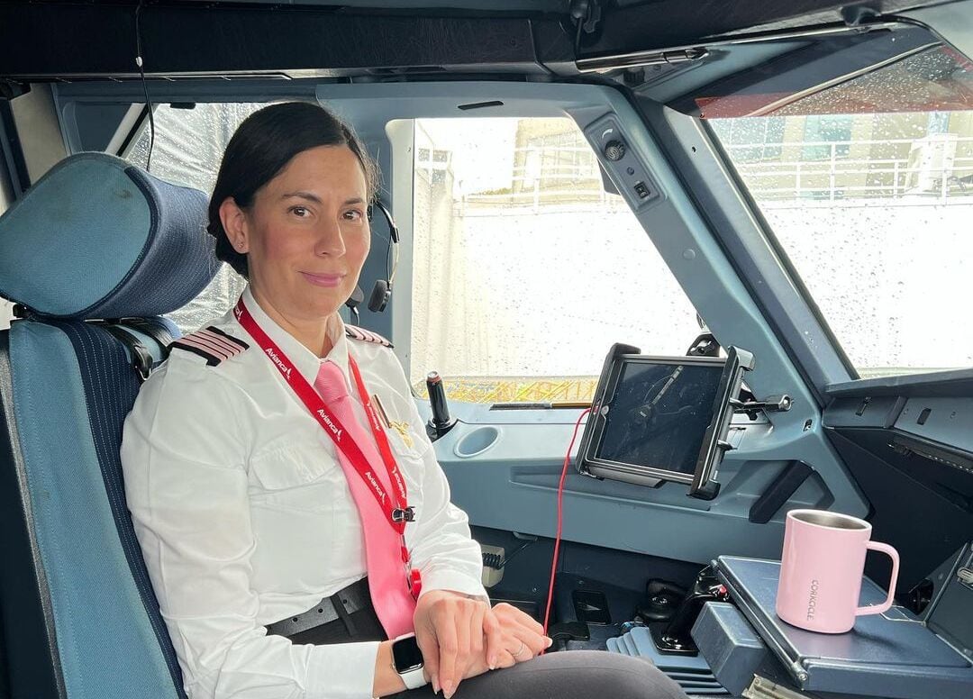 Mónica Uribe Lemarie, capitana de vuelo en Avianca.