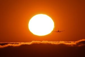 Los Centros Nacionales de Pronóstico Ambiental de Estados Unidos revelaron que en la víspera (lunes 3 de julio) se registró el día más caluroso en el mundo. (Photo by Tayfun Coskun/Anadolu Agency via Getty Images)